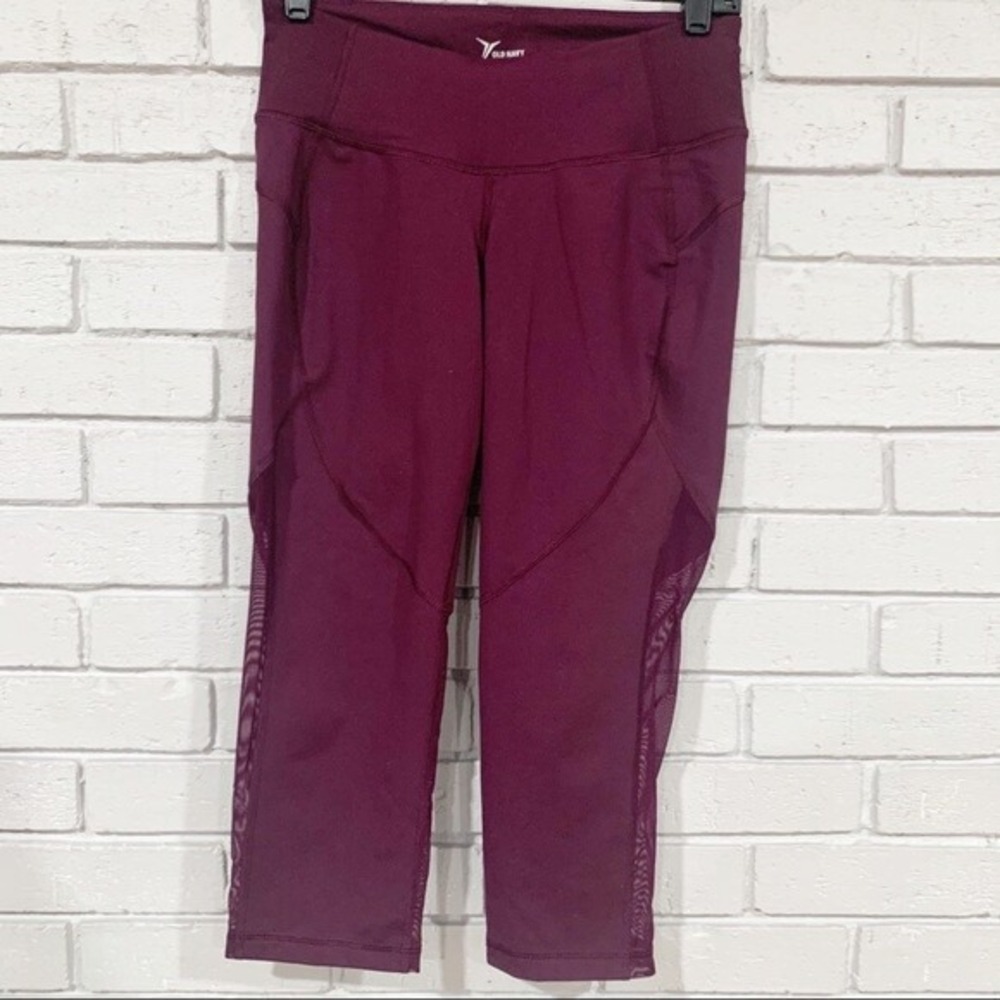 Old Navy Active Go-Dry Mesh Panel Capri Leggings Burgundy Maroon Womens | Size M